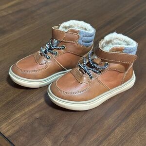 NWOT The Rack Kids High Top Shoes